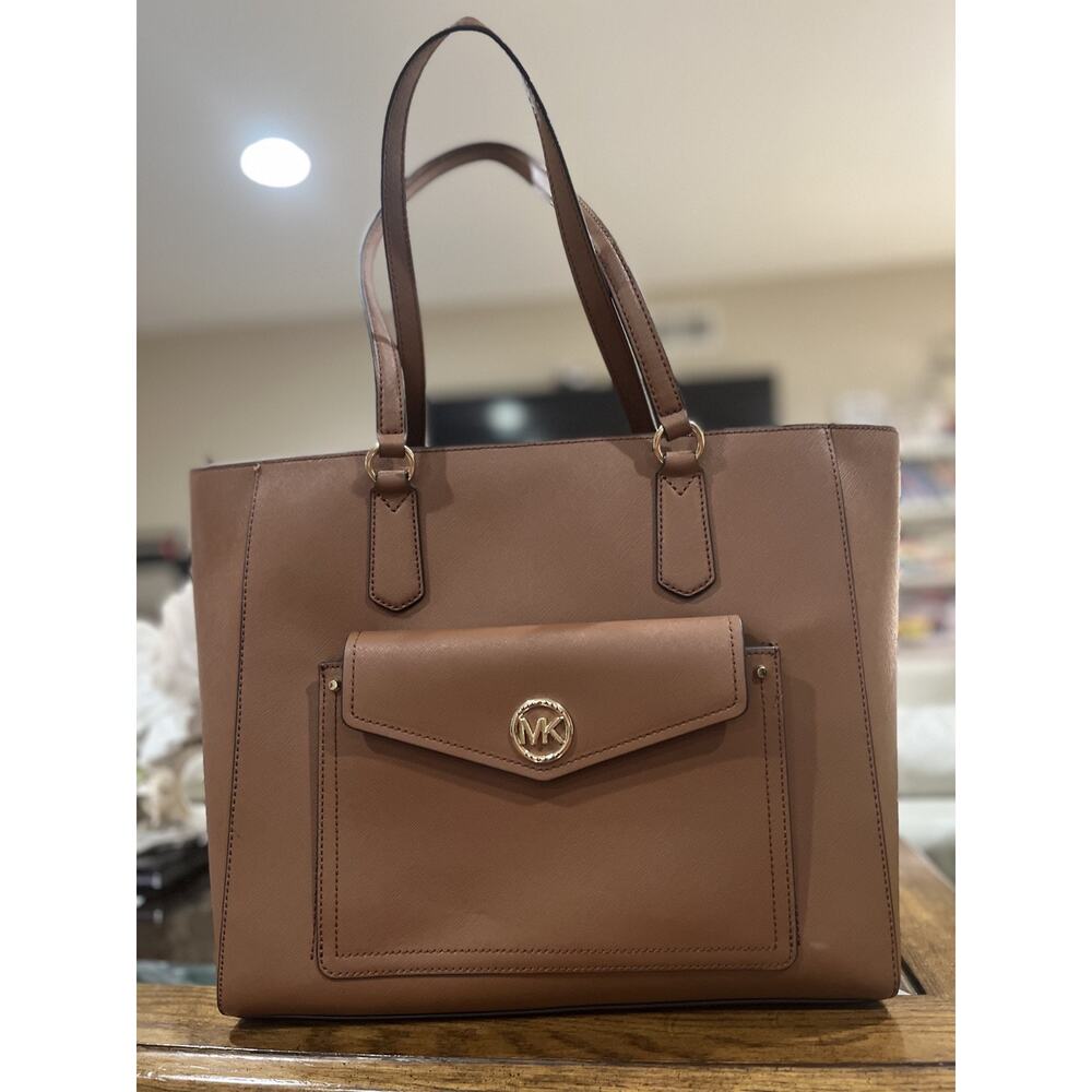 New Michael Kors Joey Large Saffiano Leather Pocket Tote Handbag luggage bag